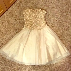 Gorgeous strapless cocktail dress!